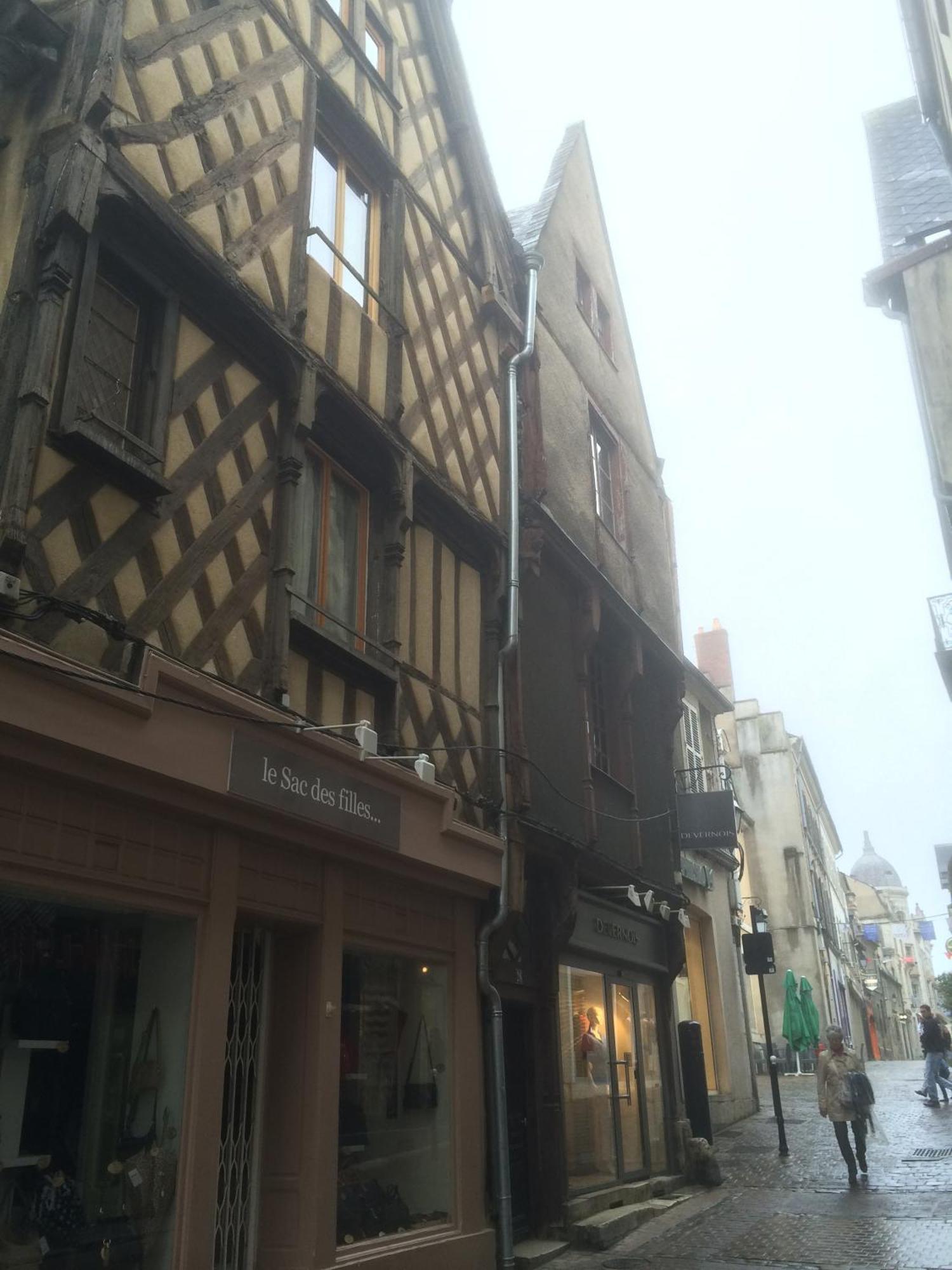 L'Appartement De La Maison Du Theatre Saint Bonnet Bourges Bilik gambar
